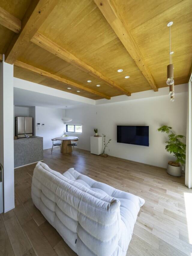 #146 木の温もりと本に囲まれて、静けさとやさしさの家