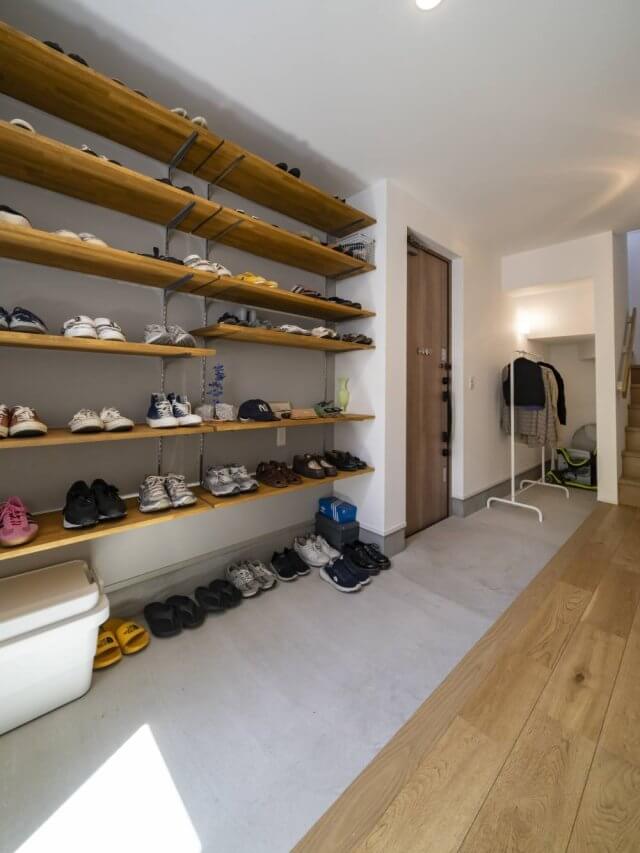 #146 木の温もりと本に囲まれて、静けさとやさしさの家