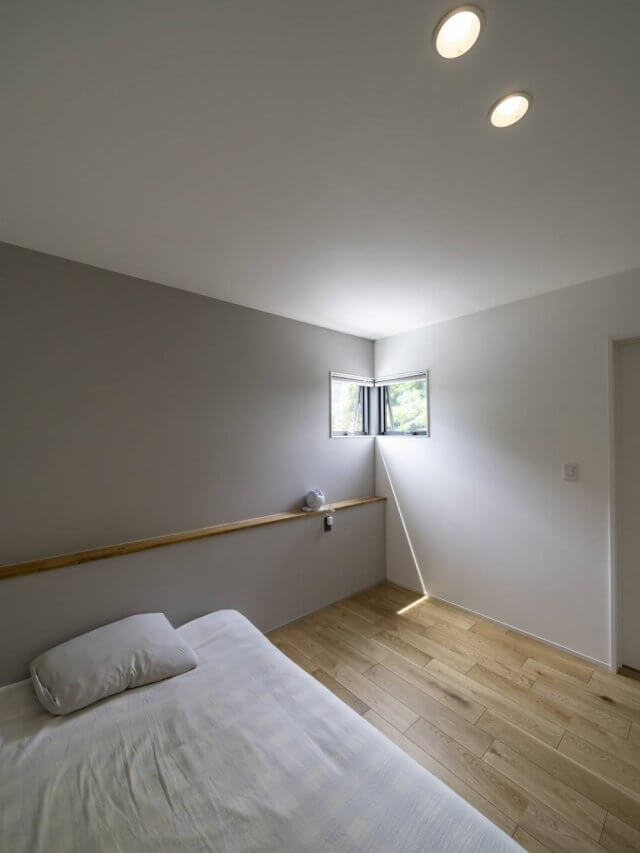 #146 木の温もりと本に囲まれて、静けさとやさしさの家