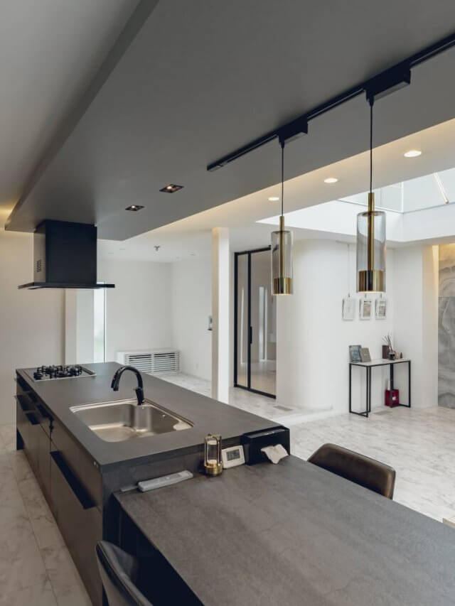 #152 非日常感をまとう、モノトーンライクの住まい。