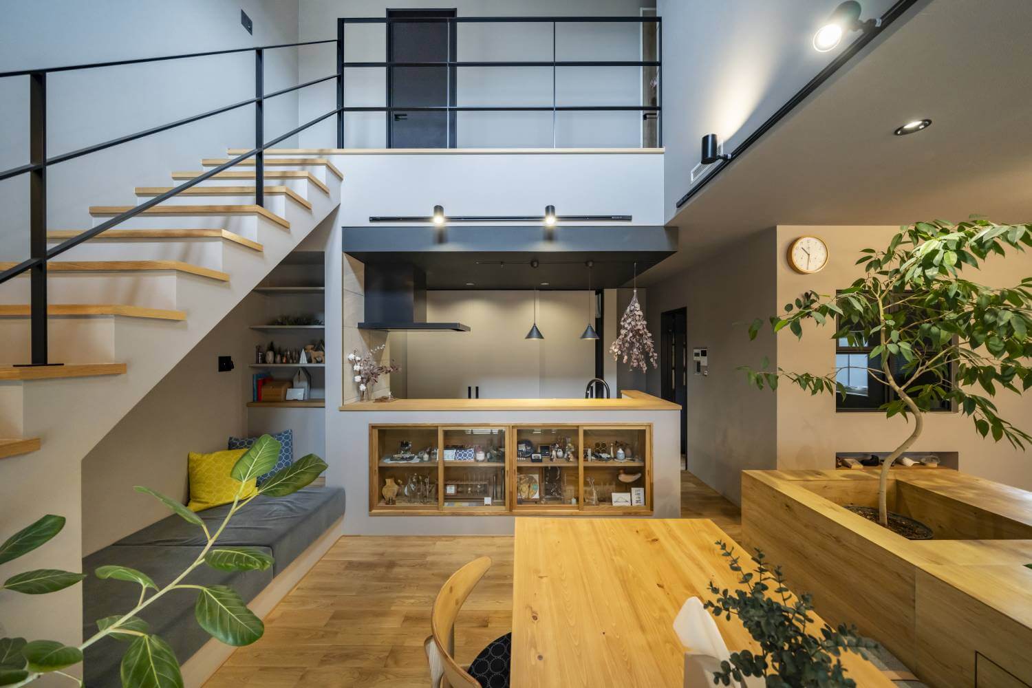 #151 開放的な吹き抜けと造作にこだわる家