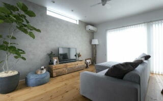 注文住宅/約30坪/愛知県のモルタル調のキッチンと大人リゾートなインテリアのあるお家【ルームツアー】